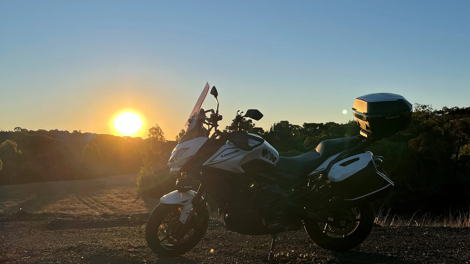 Nossa primeira viagem com a Versys 650 Tourer: Rota 513, 450 km e um pôr do sol incrível!