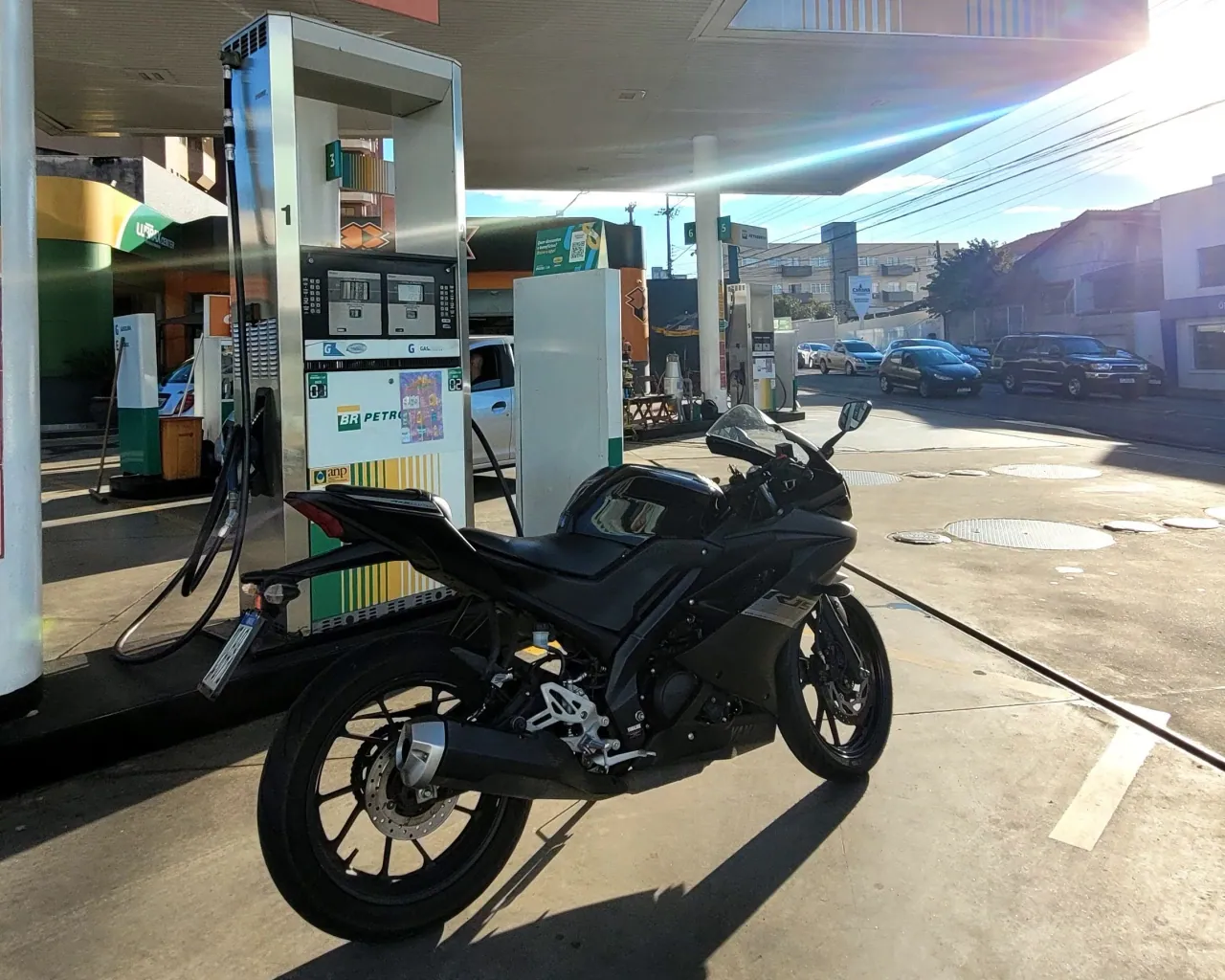 Combustível em viagem de moto: 7 passos para planejar